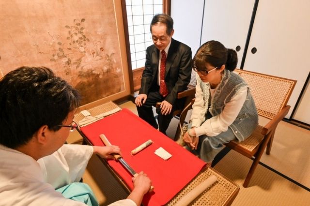 手持日本歷史上最有名的刀匠鑄造「村正」短刀觀摩的珍貴體驗｜三重・桑名