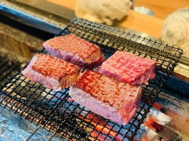 계절 식재료를 사용한 요리와 온도에 따라 변하는 일본주(日本酒)의 깊은 맛에 혀를 두드리다
