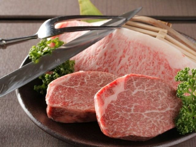 盡情享受道地的神戶牛！神戶的推薦餐廳8選｜三宮・元町