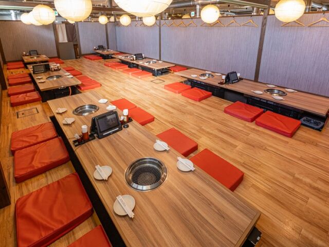 燒肉居酒屋871。 floor