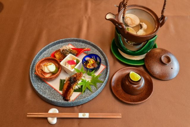 在三重縣桑名市，集古老文化、悠久歷史、溫泉度假村於一體的城市，享用豐富美食的高級旅行體驗