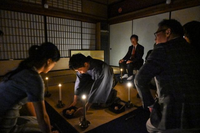 Especially illuminated! Experience an evening tea ceremony hosted by the Matsuo school at the beautifully lit Rokkaen in Kuwana, Mie Prefecture.