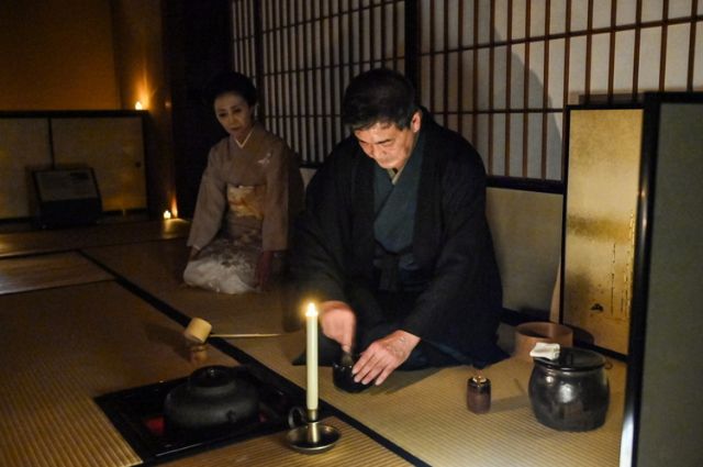 Especially illuminated! Experience an evening tea ceremony hosted by the Matsuo school at the beautifully lit Rokkaen in Kuwana, Mie Prefecture.