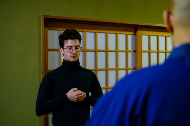 Zazen (Zen Meditation) Experience: Aligning your posture and facing yourself