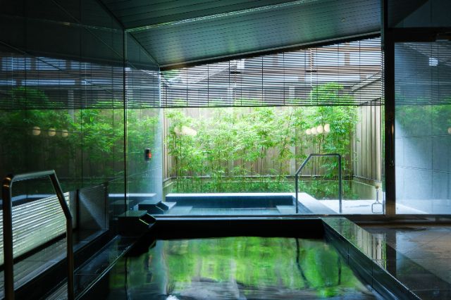 Purifying the body and mind with fragrant water: Koto