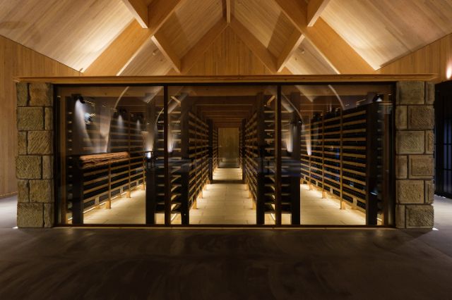 Fermentation and aging of sake at "Garyuto"
