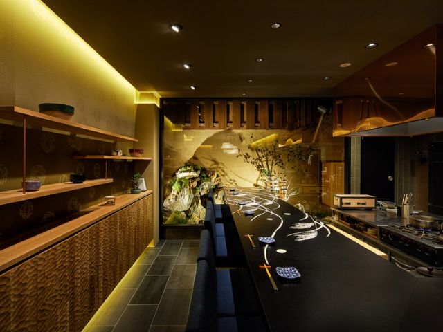 Five restaurants where traditional flavors can be enjoyed in the autumn leaves of Kyoto, including Nanzen-ji, Higashiyama, and Nijo Castle.