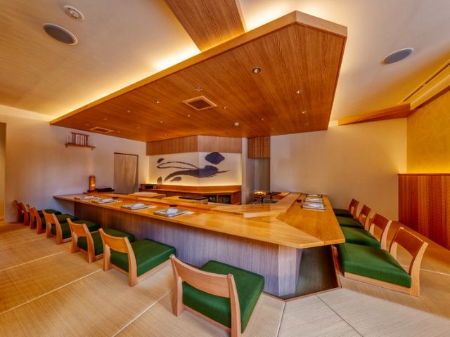 Restaurants around cherry blossom spots such as Maruyama Park and Kamo River | Kyoto