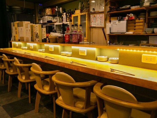 Restaurants around cherry blossom spots such as Maruyama Park and Kamo River | Kyoto