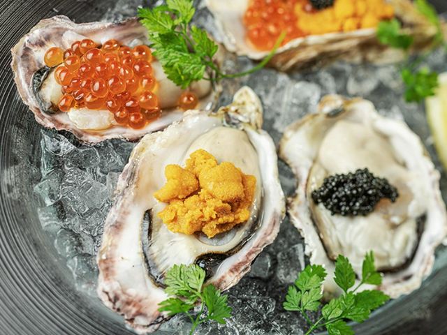 產地直送的附殼生蠔，在大人的空間中慢慢品味