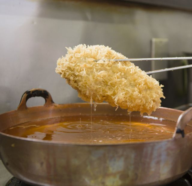 Tonkatsu lovers should visit this tonkatsu restaurant featured in the Bib Gourmand in Tokyo.
