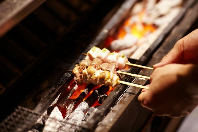 Check out the trending restaurants! 5 yakitori restaurants featured in the Bib Gourmand in Tokyo.
