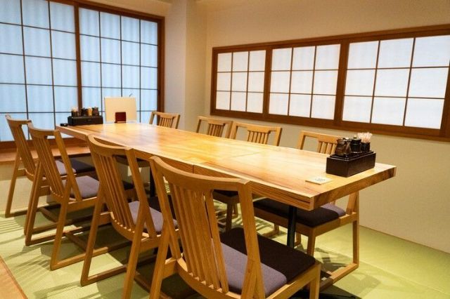 Casually Enjoy Seasonal Flavors! 5 Selected Restaurants for Sushi and Seafood Dishes in Hyogo