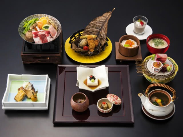 14.琉紅華（各式日式料理）