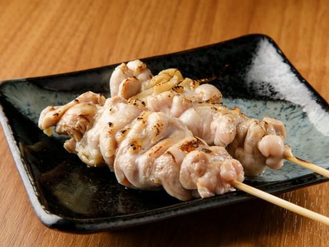 備長炭燒烤的新鮮肥後赤鶏讓人垂涎欲滴