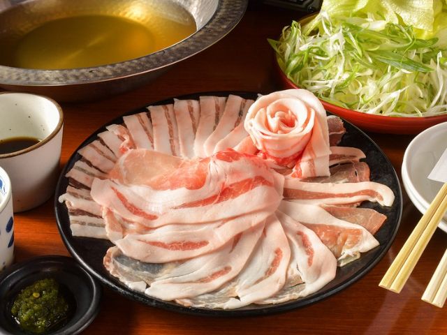 冲绳的特产「あぐー豚」尽情享受涮涮锅
