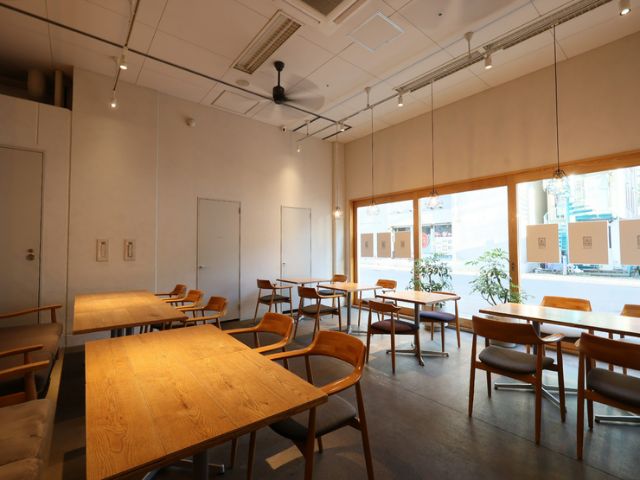4. Dining Bar