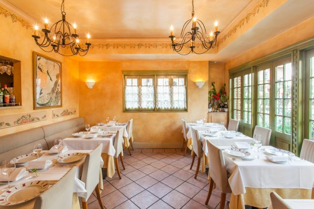 A restaurant serving authentic French cuisine in a wonderful setting[LE BOURGUIGNON]