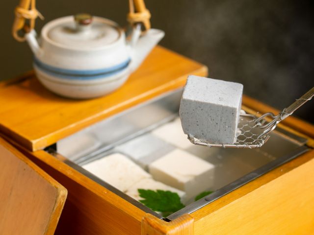 A creative Japanese restaurant run by the third generation of a long-established tofu shop.