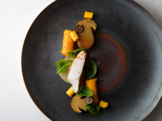A renowned French restaurant in Kanazawa that creates dishes to savor the 'now'.