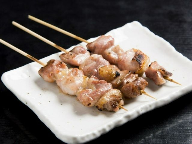 Enjoy skewers grilled with binchotan charcoal and carefully crafted kamameshi.