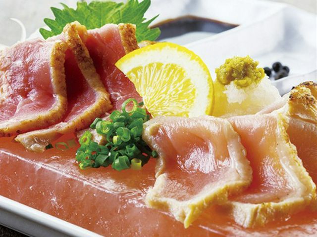 在流淌著爵士樂的隱藏餐廳品嚐雞肉創作料理