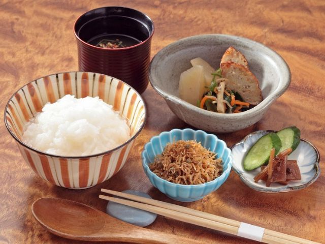 A limited-time breakfast that can be enjoyed in a stylish Japanese space resembling a hidden retreat.