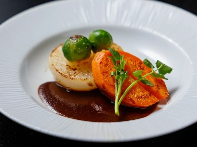 酒店品質的寧靜鐵板燒餐廳