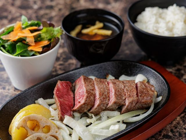 1. 和牛牛排千里