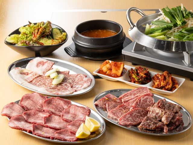 以合理的价格提供和牛烧肉和内脏火锅