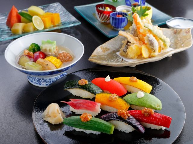 Enjoy seasonal Japanese cuisine and Edomae sushi in a variety of styles.