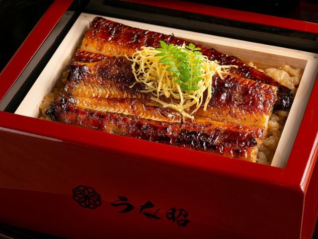 和風情懷的長屋中，盡情享受柔軟與香氣四溢的鰻魚