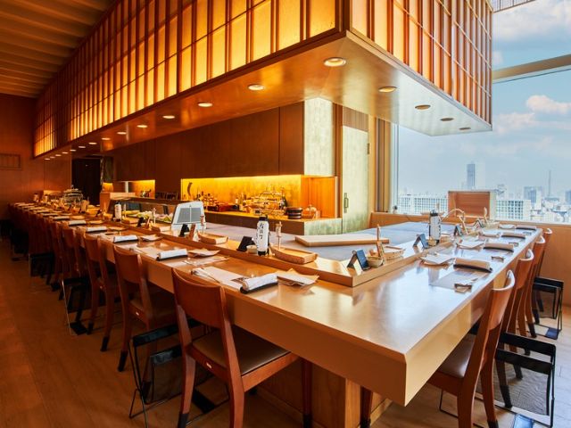 Recommended sushi restaurant in Tokyo where one can enjoy the craftsmanship and authentic flavors.