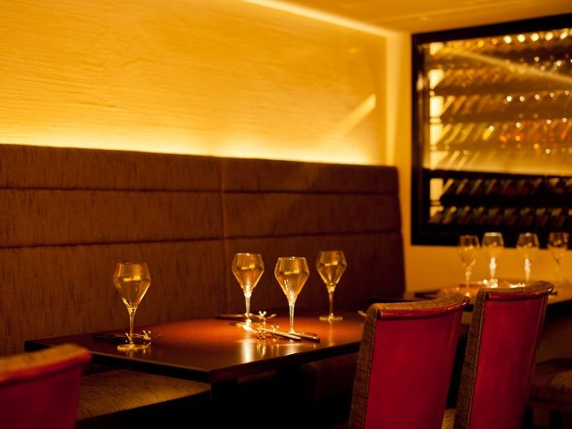 A stylish restaurant in the port town of Kobe, loved by both locals and visitors, serving Italian and French cuisine | Hyogo