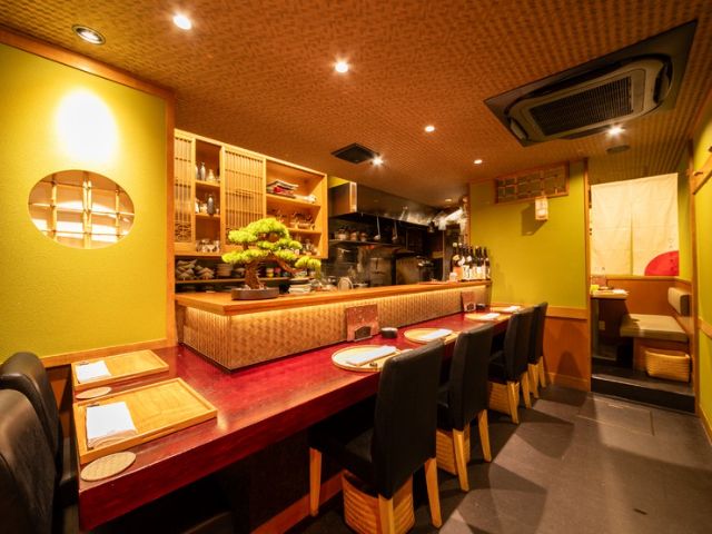 Restaurants to visit in Hiroshima for a culinary experience.