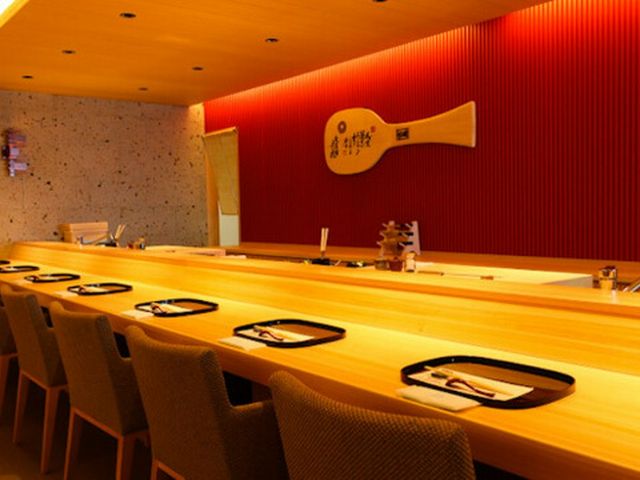 Restaurants to visit in Hiroshima for a culinary experience.