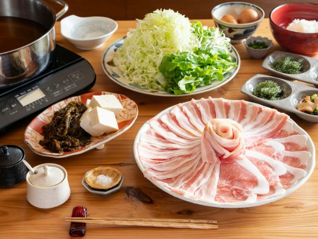 Indulge in luxurious Agu pork shabu-shabu at a newly opened Okinawan traditional house.