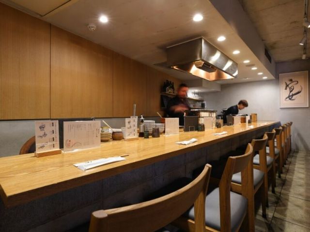 도쿄에서 호화로운 런치를 즐길 수 있는 스시와 장어 요리 전문점