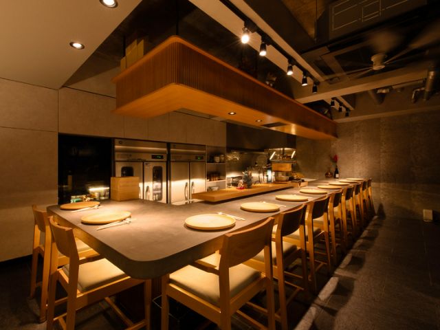 Five Japanese restaurants in Osaka where one can experience a luxurious feeling.