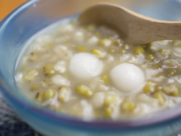 藤蔓環繞的外觀、樹海般的裝潢、琉球士族住宅～獨特沖繩餐廳～