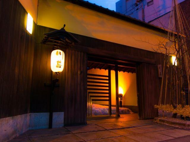If one wants to enjoy a traditional Japanese cuisine course in Sapporo, these three restaurants are recommended.