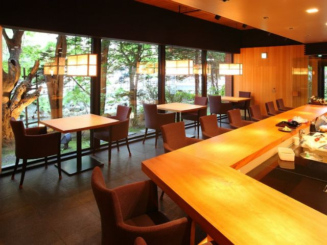 If one wants to enjoy a traditional Japanese cuisine course in Sapporo, these three restaurants are recommended.