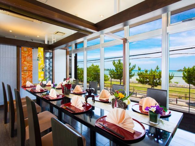 A restaurant where one can fully enjoy popular Japanese cuisine such as teppanyaki and shabu-shabu in a course format | Okinawa