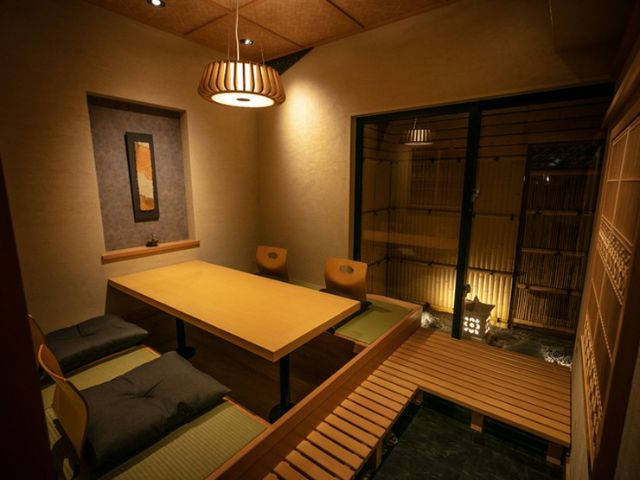 A restaurant where one can fully enjoy popular Japanese cuisine such as teppanyaki and shabu-shabu in a course format | Okinawa