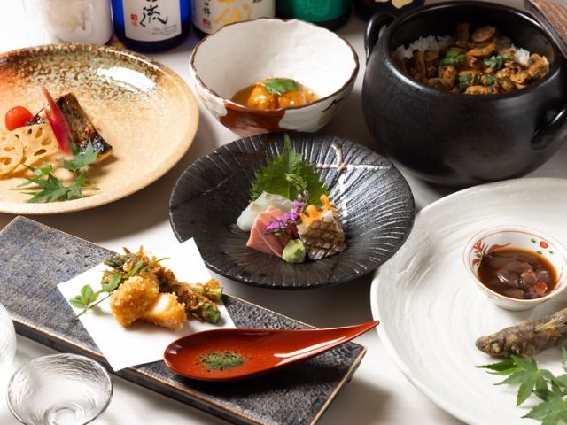 在寧靜的空間中,品嚐新鮮的當季料理套餐