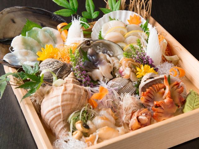 Shellfish, Charcoal Grill, and Sake - Tō