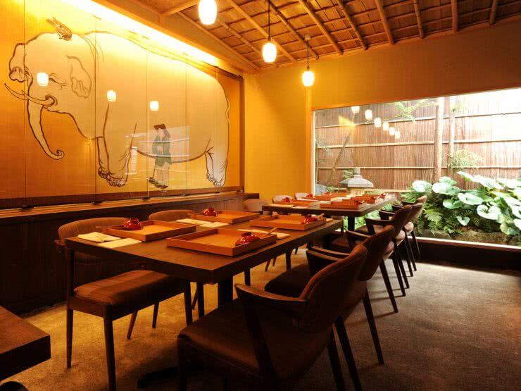 品味京都時尚裝潢的餐廳。