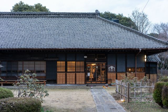 在老字號酒造打造的「OMI CAFE」中享用搭配美酒的品鑒之旅