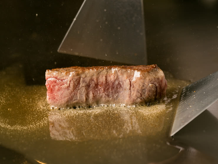9. Kato Gyuniku-ten Shibutsuu (Shibuya, Omote-sando, Teppanyaki)