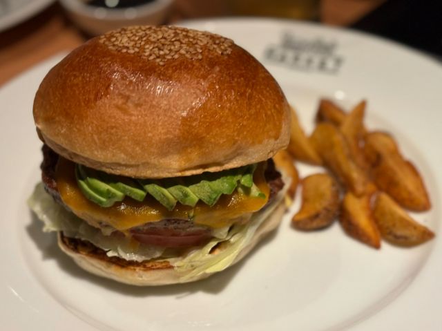 A hamburger specialty restaurant loved in America-mura, Minami, Osaka.